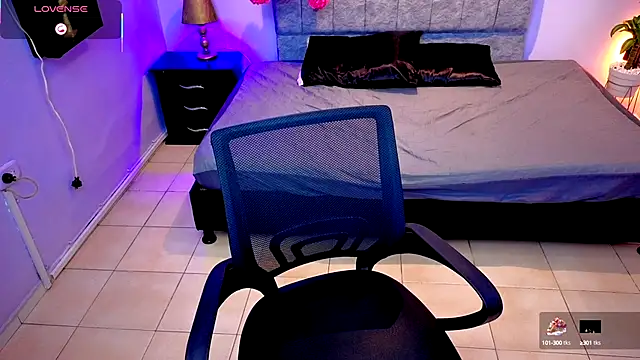 Lana stone  online show from 09.12.25