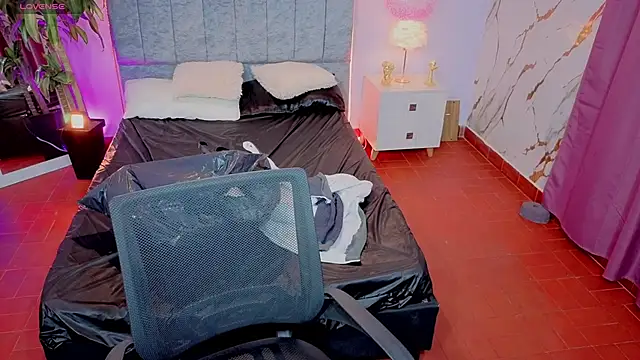 Lana stone  online show from 02.13.26