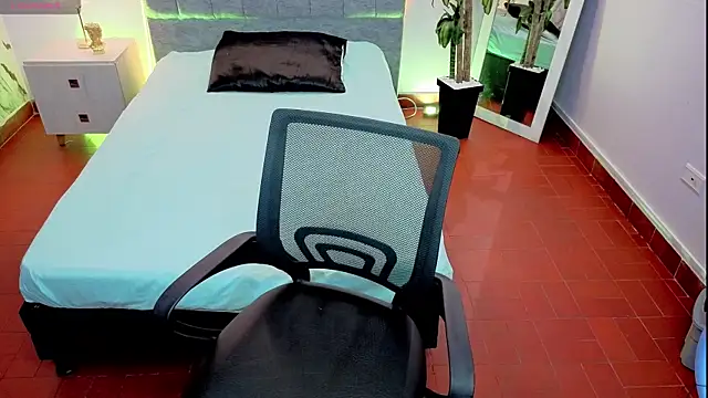 Lana stone  online show from 03.19.26