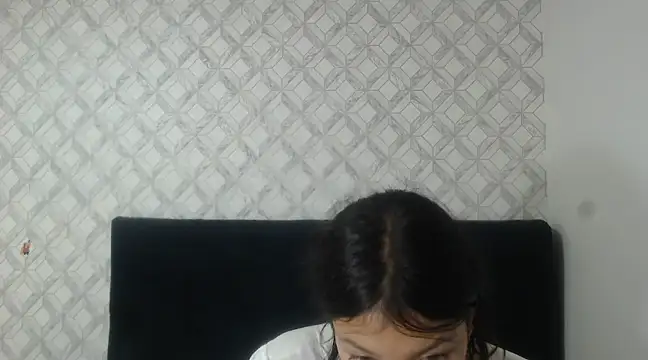 Snapshot of Emma-Wilson chatting on 02.25.25 Emma-Wilson online show from 02.25.25