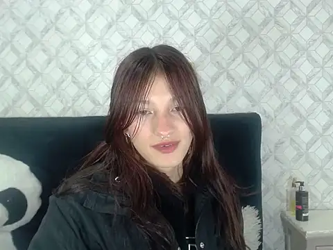 Snapshot of Emma-Wilson chatting on 09.19.25 Emma-Wilson online show from 09.19.25