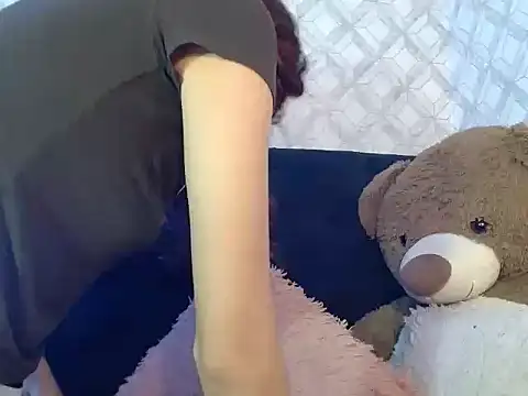 Emma-Wilson online show from 04.15.26