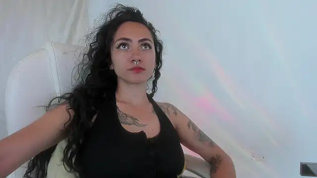 Snapshot of paula_brunette chatting on 10.14.25 paula brunette online show from 10.14.25