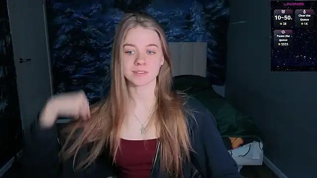 Snapshot of candy_maggie chatting on 04.08.26 candy maggie online show from 04.08.26