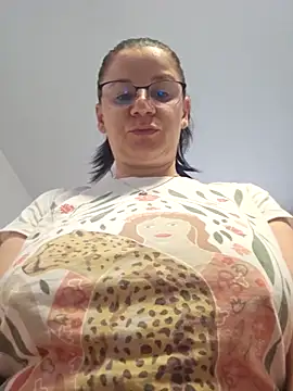 Snapshot of KristenVega chatting on 10.02.25 KristenVega online show from 10.02.25