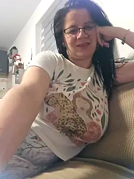 Snapshot of KristenVega chatting on 11.17.25 KristenVega online show from 11.17.25