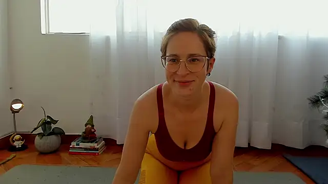 Snapshot of cuddlingbunny chatting on 12.09.24 cuddlingbunny online show from 12.09.24