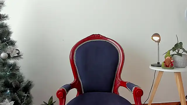 Snapshot of cuddlingbunny chatting on 12.10.24 cuddlingbunny online show from 12.10.24