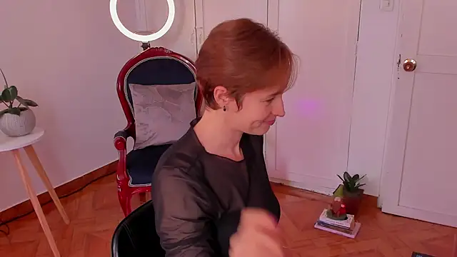 Snapshot of cuddlingbunny chatting on 12.12.24 cuddlingbunny online show from 12.12.24