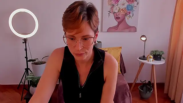 Snapshot of cuddlingbunny chatting on 02.28.25 cuddlingbunny online show from 02.28.25