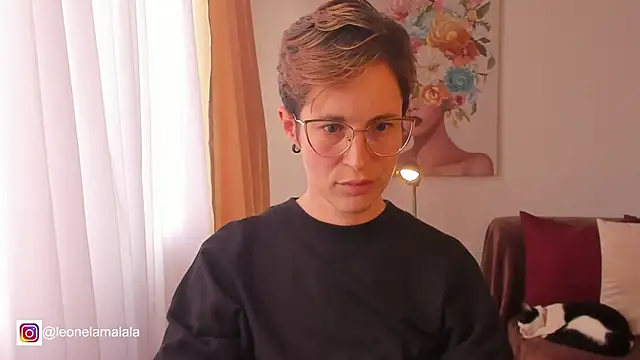 Snapshot of cuddlingbunny chatting on 03.10.25 cuddlingbunny online show from 03.10.25