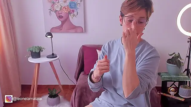 Snapshot of cuddlingbunny chatting on 03.17.25 cuddlingbunny online show from 03.17.25