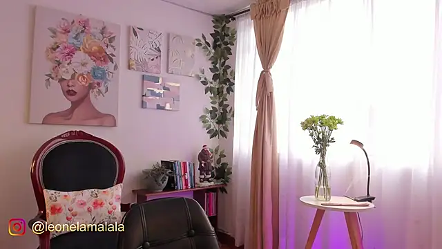 Snapshot of cuddlingbunny chatting on 11.12.25 cuddlingbunny online show from 11.12.25