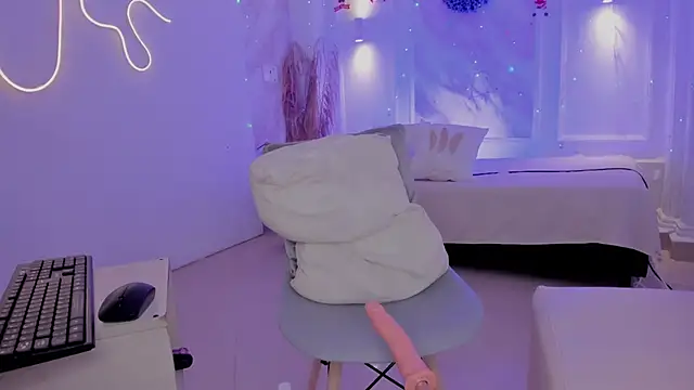 Snapshot of NastassjaCandy chatting on 12.14.24 NastassjaCandy online show from 12.14.24