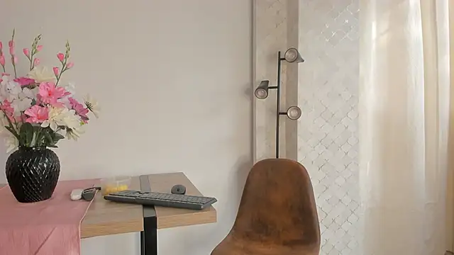 DaraBeckett online show from 09.13.25