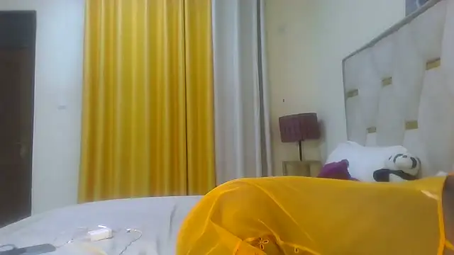 Snapshot of Fine_assie chatting on 02.17.25 Fine assie online show from 02.17.25