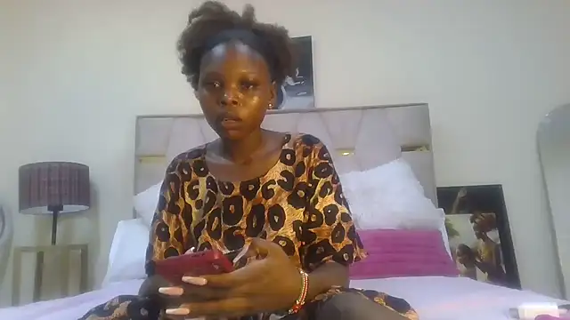 Snapshot of Fine_assie chatting on 02.28.25 Fine assie online show from 02.28.25