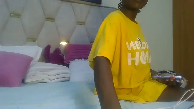 Snapshot of Fine_assie chatting on 03.17.25 Fine assie online show from 03.17.25