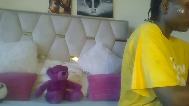 Snapshot of Fine_assie chatting on 03.17.25 Fine assie online show from 03.17.25