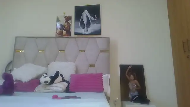 Snapshot of Fine_assie chatting on 03.19.25 Fine assie online show from 03.19.25