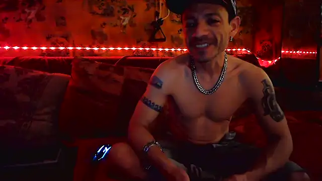 Snapshot of Tony_Torrente chatting on 01.04.25 Tony Torrente online show from 01.04.25