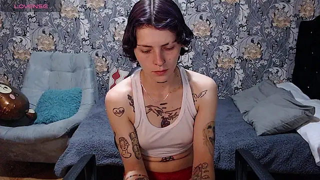 Snapshot of pretty_cristal69 chatting on 06.27.26 pretty cristal69 online show from 06.27.26