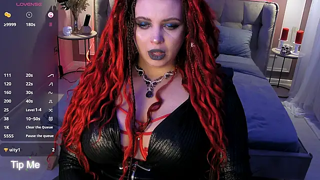 Miss Maya Mils online show from 04.04.26