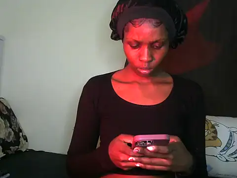 Snapshot of Bella_cute01 chatting on 09.18.25 Bella cute01 online show from 09.18.25