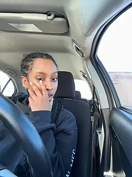 Your Paris online show from 02.28.25