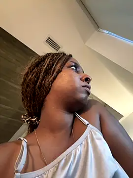 Your Paris online show from 10.02.25