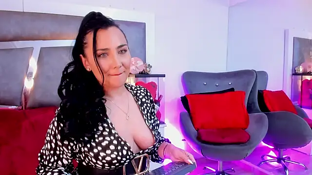 Evangeline Taylorr online show from 02.08.25