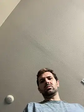 Snapshot of HungJeff6969 chatting on 10.22.25 HungJeff6969 online show from 10.22.25