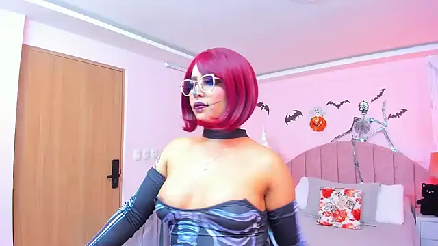 Snapshot of MadelaineJones chatting on 10.31.25 MadelaineJones online show from 10.31.25