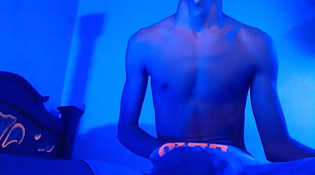 Snapshot of isaaclatino chatting on 12.03.24 isaaclatino online show from 12.03.24