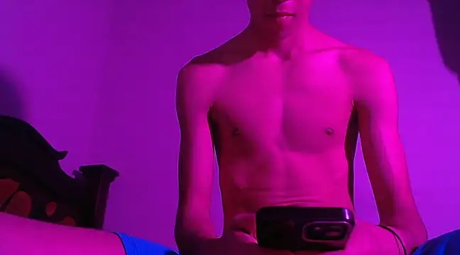 Snapshot of isaaclatino chatting on 12.07.24 isaaclatino online show from 12.07.24