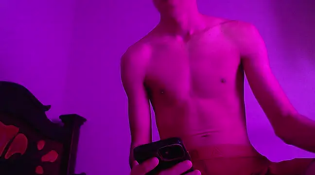 Snapshot of isaaclatino chatting on 12.17.24 isaaclatino online show from 12.17.24