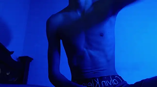 Snapshot of isaaclatino chatting on 12.28.24 isaaclatino online show from 12.28.24