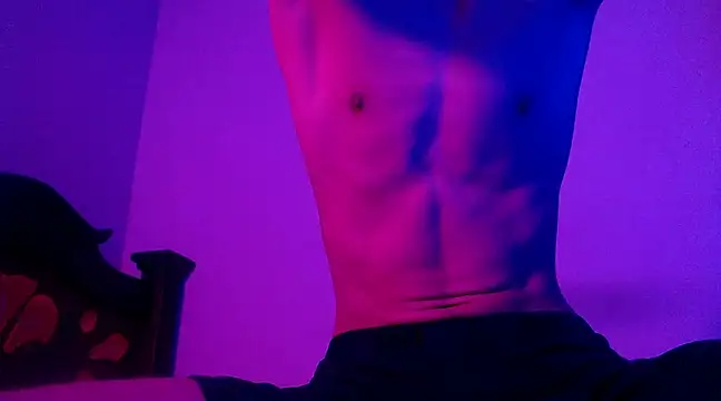 Snapshot of isaaclatino chatting on 02.21.25 isaaclatino online show from 02.21.25