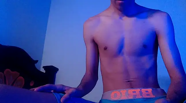 Snapshot of isaaclatino chatting on 02.25.25 isaaclatino online show from 02.25.25