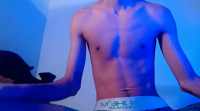 Snapshot of isaaclatino chatting on 02.28.25 isaaclatino online show from 02.28.25