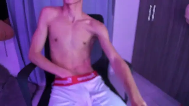 Snapshot of isaaclatino chatting on 11.09.25 isaaclatino online show from 11.09.25