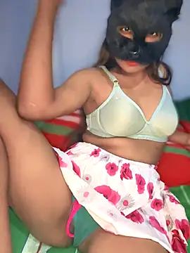 Snapshot of Little__Zara chatting on 11.25.25 Little Zara online show from 11.25.25