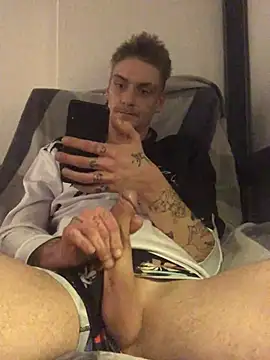 Snapshot of Simboxxx040 chatting on 01.01.25 Simboxxx040 online show from 01.01.25