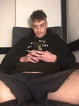 Snapshot of Simboxxx040 chatting on 03.22.25 Simboxxx040 online show from 03.22.25