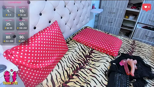 Snapshot of Krystal_Cruz chatting on 02.11.25 Krystal Cruz online show from 02.11.25