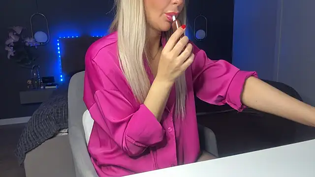 KristalNight online show from 10.16.25