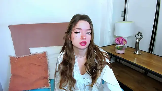 GraceLips online show from 03.04.25