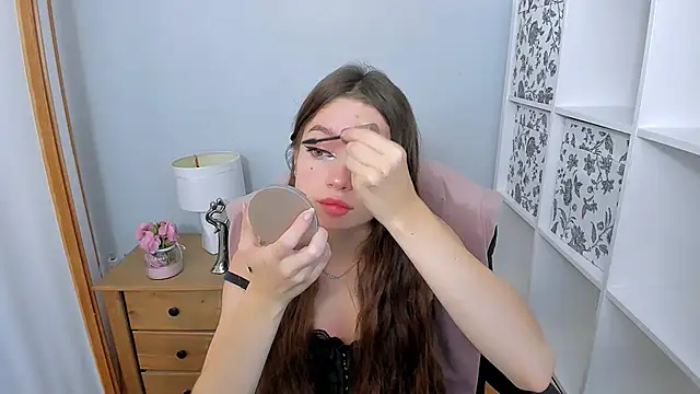 GraceLips online show from 10.05.25