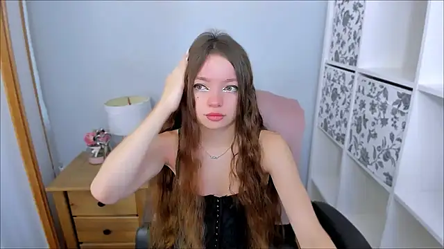 GraceLips online show from 10.18.25