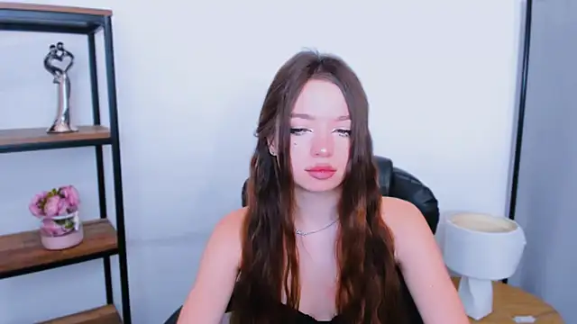 GraceLips online show from 10.27.25